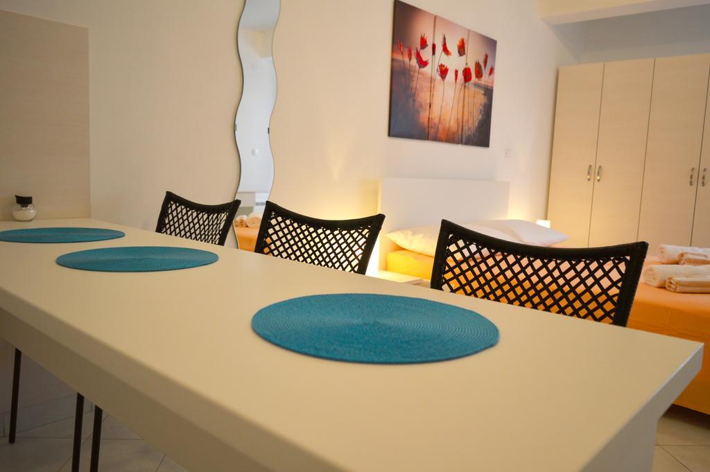 Permarinus Apartments Podstrana Oda fotoğraf